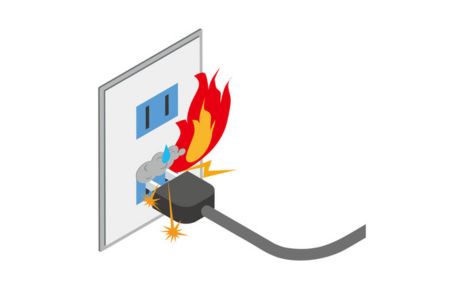 コンセントから火花が出る原因は？コラム大阪で電気工事を依頼するなら 西田電工株式会社