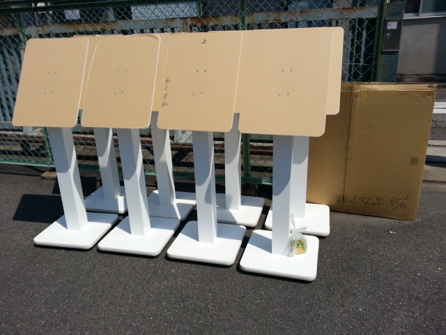 カッティングステッカーでオシャレな立て看板を制作国内最大級のカッティングシート製作 QUACK WORKS