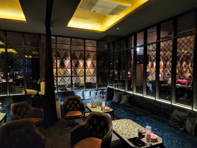 ORIENTAL LOUNGE 町田店 あなたに、ニュースが生まれる場所 ◾︎住所：東京都町田市原町田６丁目７−８ Tip's町田 4階◾︎電話番号：042-860-6142 ◾︎営業時間 日～木 19:00～翌4:00 金・土 18:00～翌5:00 ◾︎定休日：なし 年中無休◼全国36店舗展開 ◼全店公式