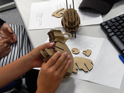 レーザーカッターで紙をカットする時に、焦げ・黄ばみを抑える方法コムネット