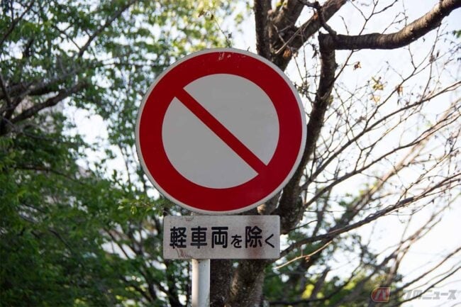 道路標識 自動車専用道路 25959004684 の写真・イラスト素材アマナイメージズ