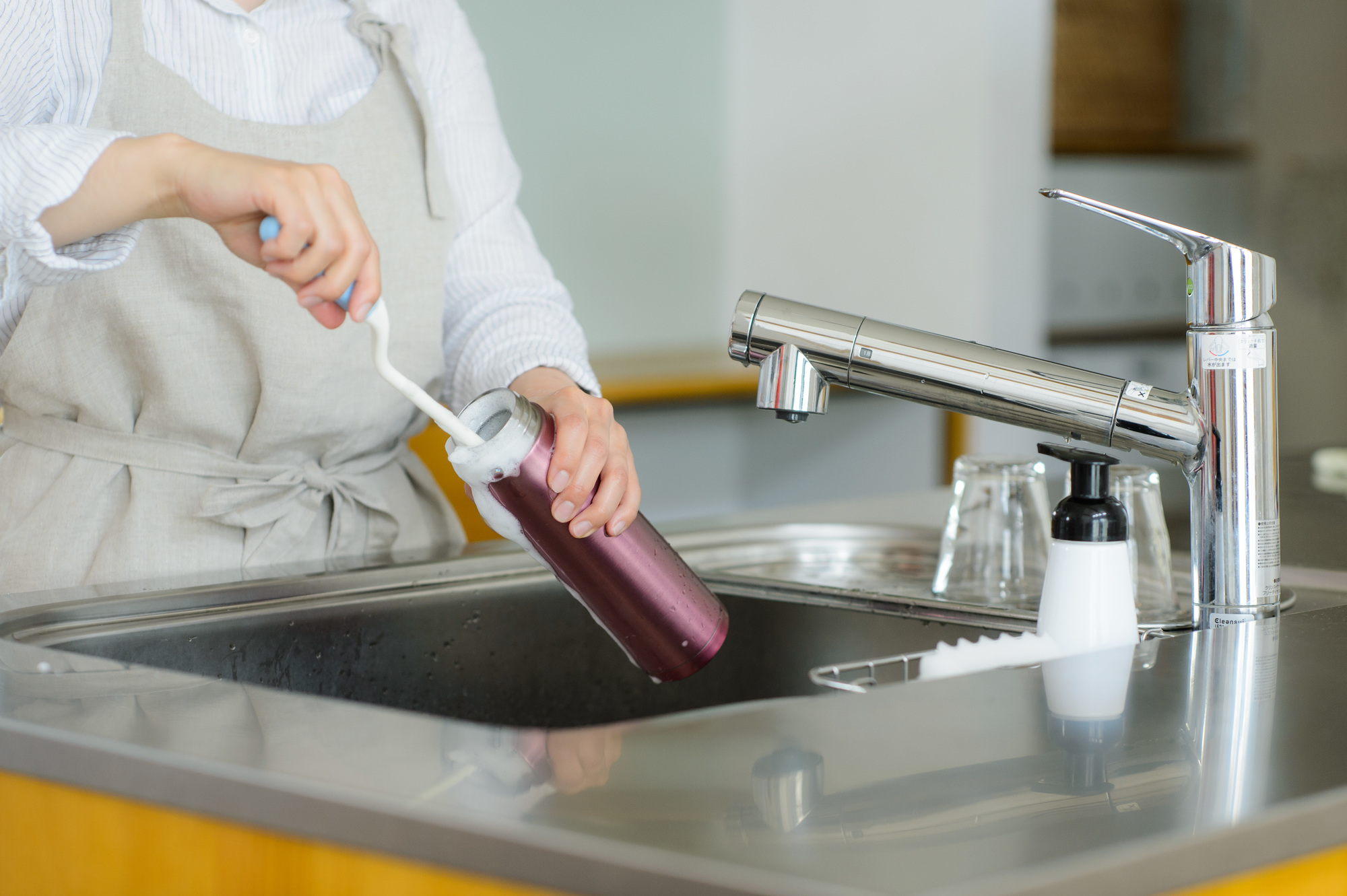 業務用スカッとサビ取り泡スプレー サビ落とし サビ取り剤 スプレー もらいサビ 頑固なサビ ステンレス 工具 自転車 バイク 錆 さび キッチンシンクBuyee