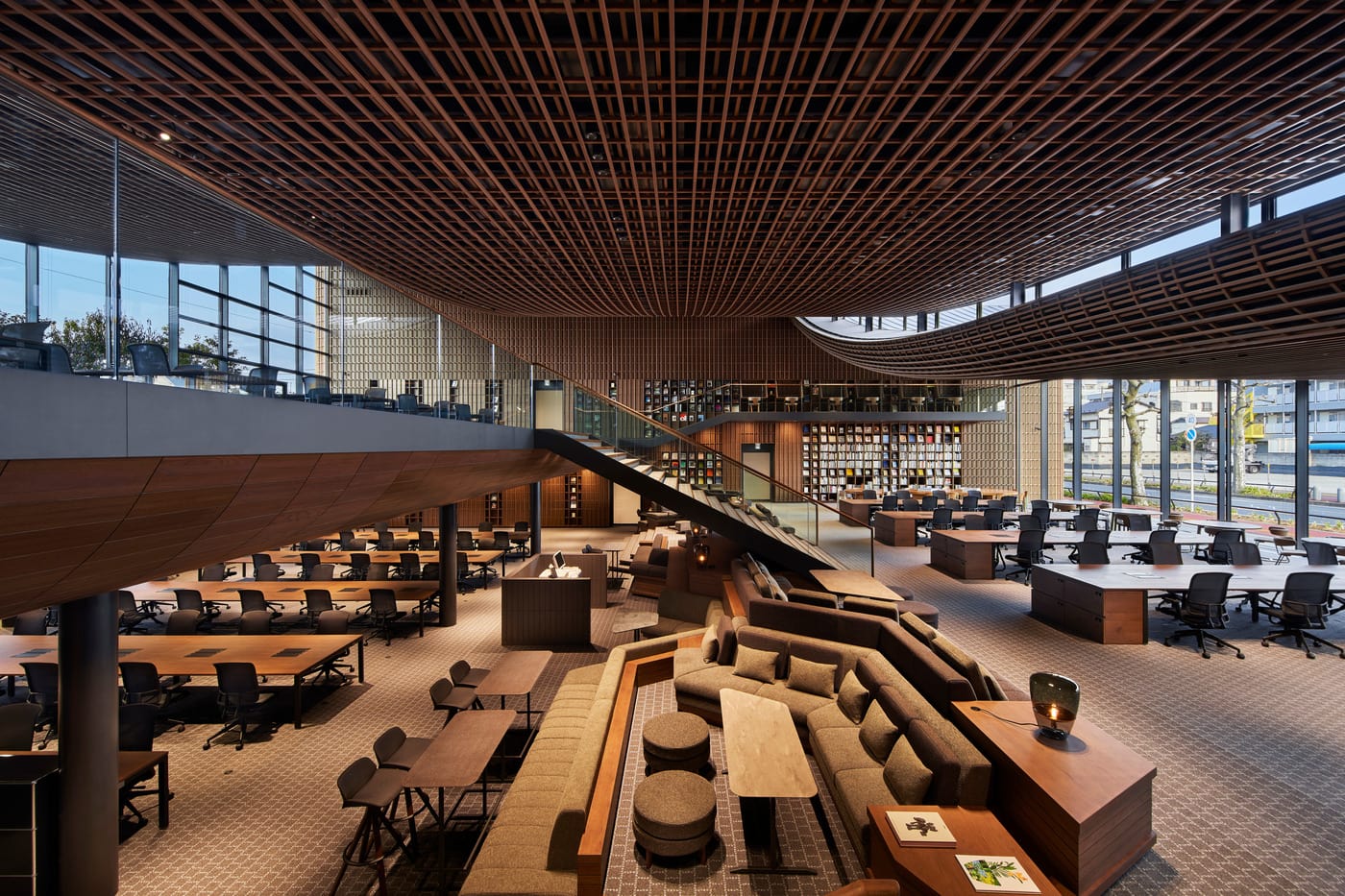 竹中工務店が26年ぶりに作業服を全面刷新、初の女性用サイズも