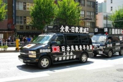 写真15ページ目 「平成っぽくて懐かしいね」出会いのきっかけは20年前のヤン車“トヨタbB” 26歳整備士の“特殊な恋愛事情”を聞く文春オンライン