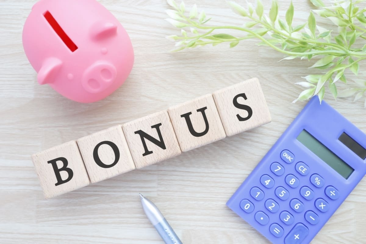 フリーイラスト業績アップのサラリーマン男性パブリックドメインQ：著作権フリー画像素材集