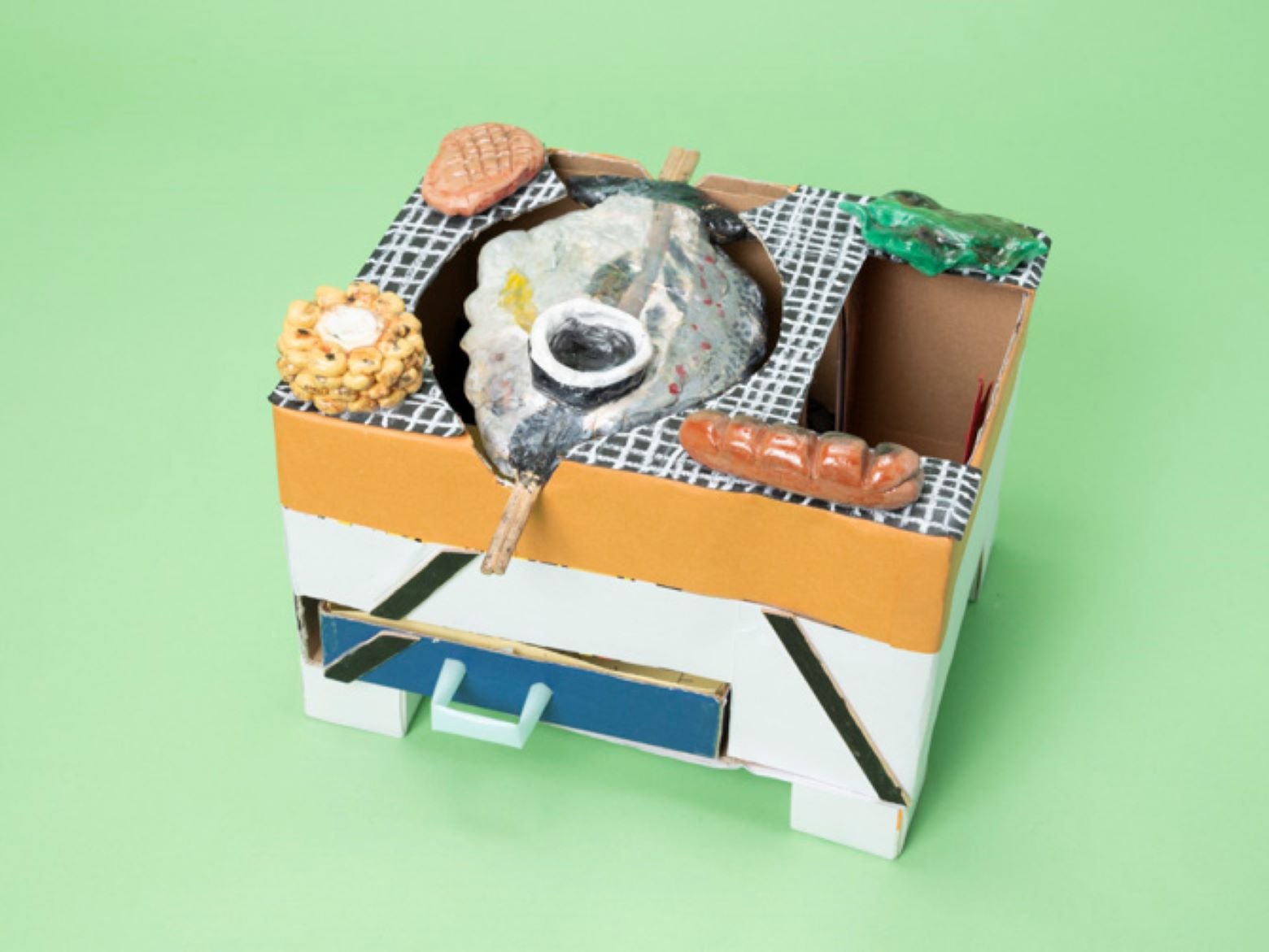 アイデア貯金箱」きりん型で審査員特別賞 桜木小・永住君 １年 が熊本日日新聞社