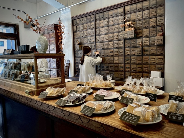 蔵前の『菓子屋 シノノメ』が『喫茶 半月』を併設して超話題に！ 新たなスイーツの聖地が誕生 - dressing ドレッシング