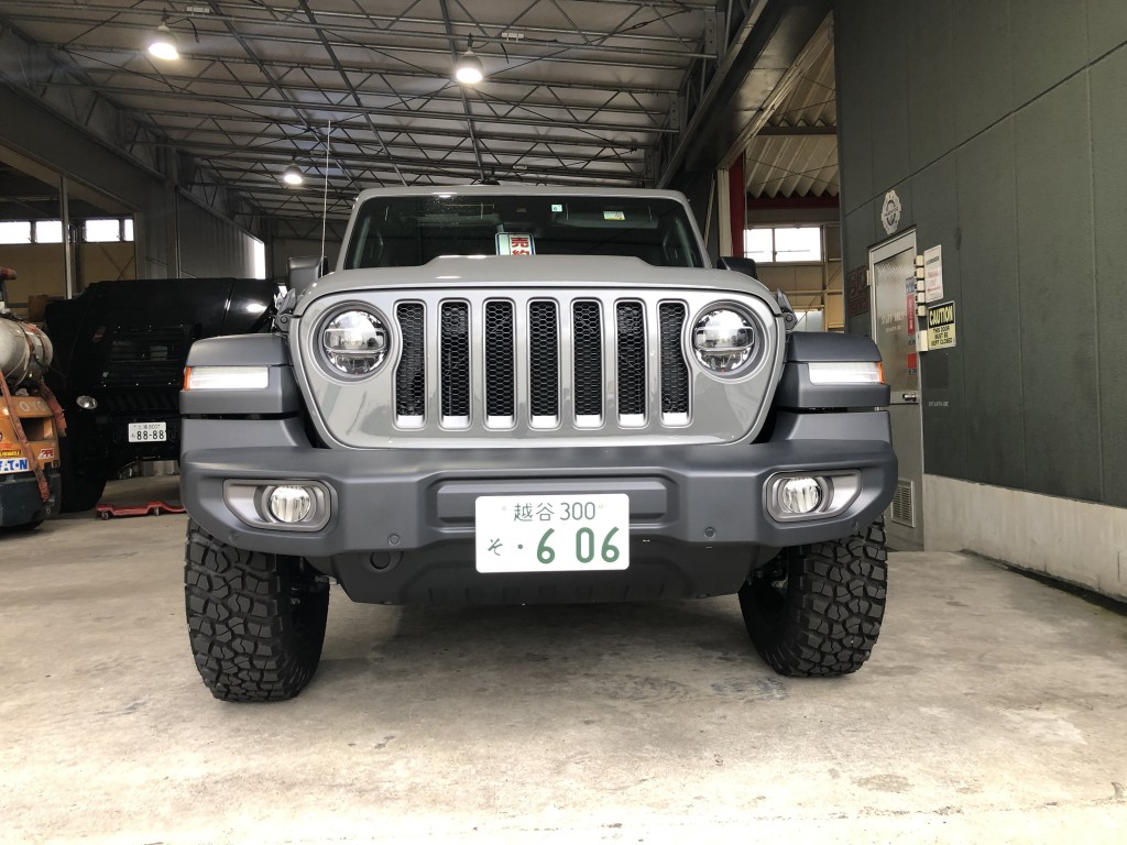 jeepラングラーJL 純正フロントバンパー JLラングラーアンリミテッド 前後USバンパー交換・足回り部品交換作業！板金・塗装・コーティング・カーセキュリティのオートハウス イシダボデ