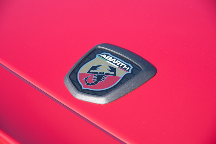 Amazon車の装飾の翼 天使の羽のエンブレムバッジトラック フロント フード シンボル、車のボンネット装飾、トラック アクセサリーウィング ウィング オーナメント トラック 車および車両用エンブレム車＆バイク