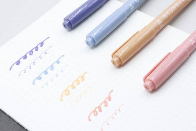 セリア 油性カラーペンの通販 by ぺぺこ's shopラクマ