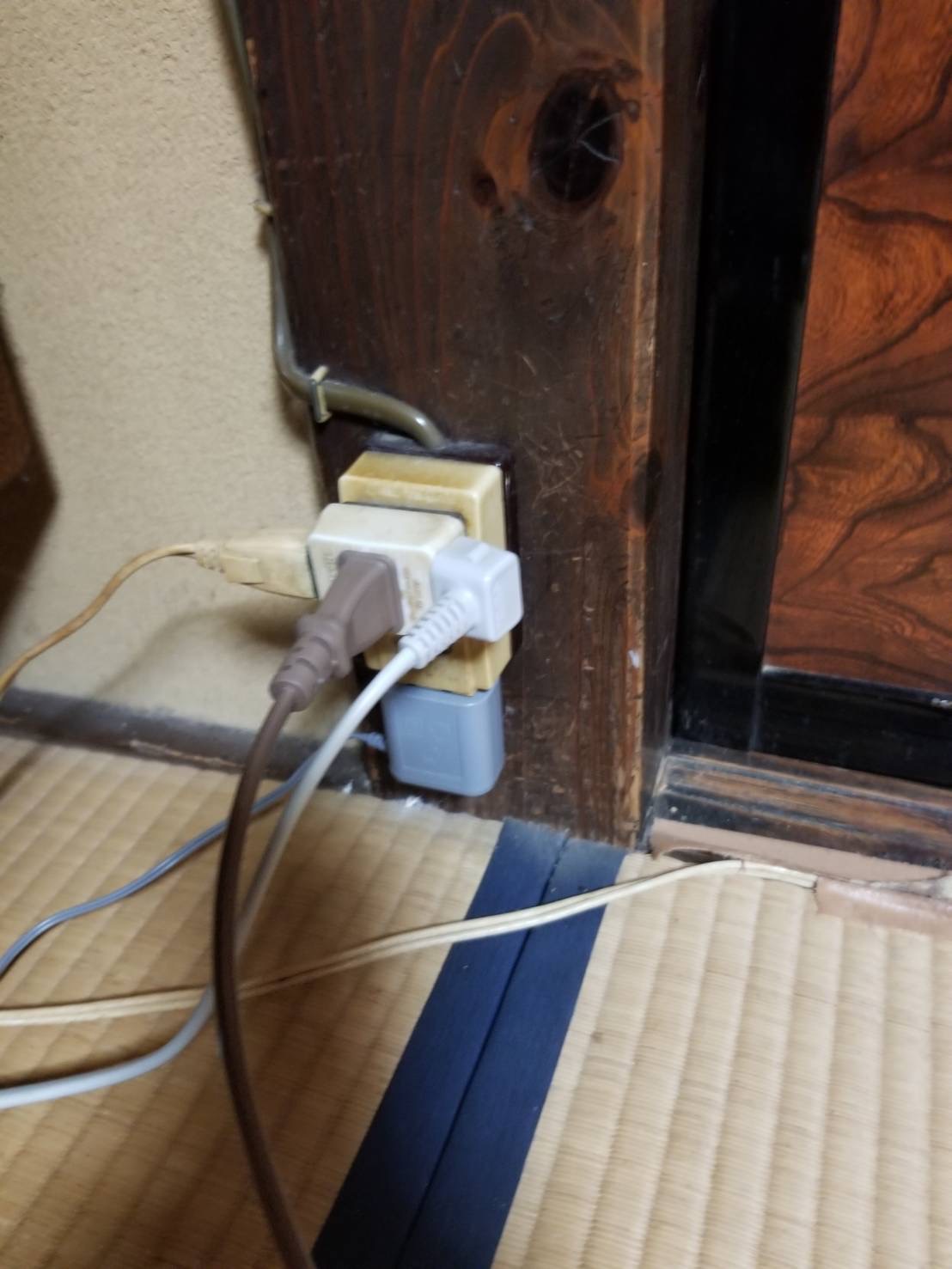 コンセントが焦げてる！発火・火花等のトラブル原因と修理・対処法電気工事ならDENKI110