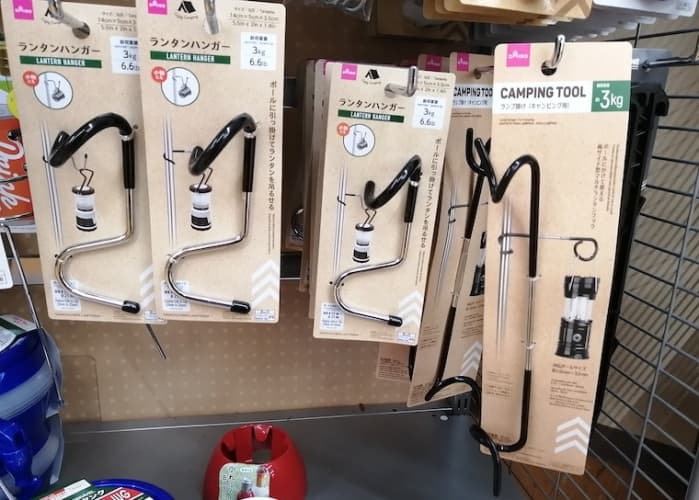 ダイソーのキャンプ用ハンガーラック。ワンコインだけど超使えますギズモード・ジャパン