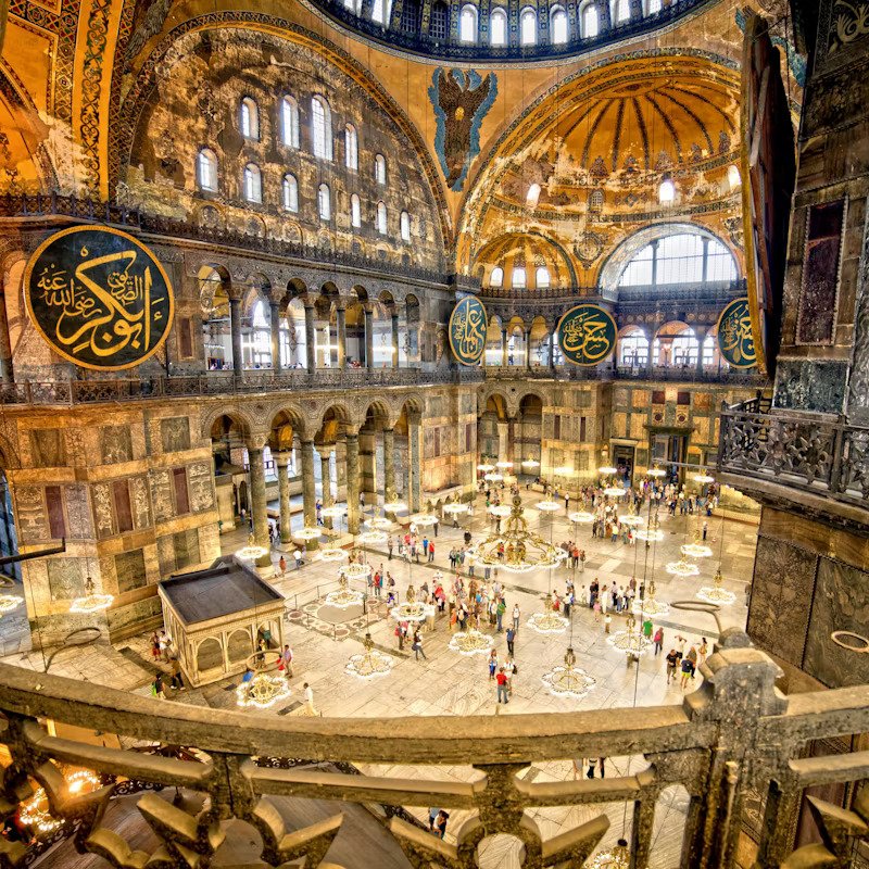 アヤソフィア大聖堂を解説 – 場所、内部、モザイク画、礼拝時間など - Amazing TRIP