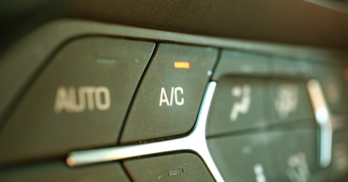 車のA Cをつけっぱなしにするとどうなる？問題と対処法を徹底解説カービクターズ