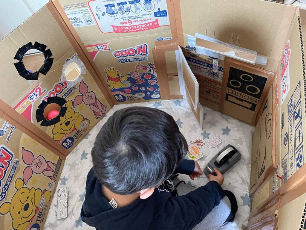 爪とぎハウス 爪研ぎ 猫 ダンボールハウス 夏 トンネル ボックス 組み立て式 高強度 高密度 木製 紙箱 キャットハウス 猫用品 猫のおもちゃ付属コンパクト 収納簡単 省スペース 通気性 テレビ型 猫耳出入り口 かわいい 長持ち 耐荷重 20kgペットのlife＆styleショップ