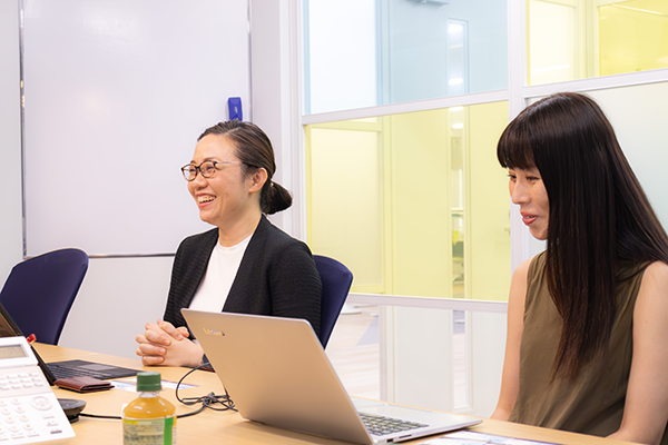 先日、SalesforceのPathfinderプログラムを通じてソホビービーにご入社された3名の方にPathfinderについて、そして未経験からのキャリアチェンジについてインタビューを行いました！弊社では2023年8月2日に『pathfinderのミートアップイベント』への2回目の出展を予定し