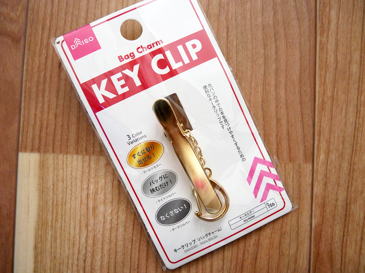 ダイソーで可愛いの見つけた♡挟むだけで簡単に着脱できる！バッグチャームみたいな専用フック - michillミチル- スポーツ報知