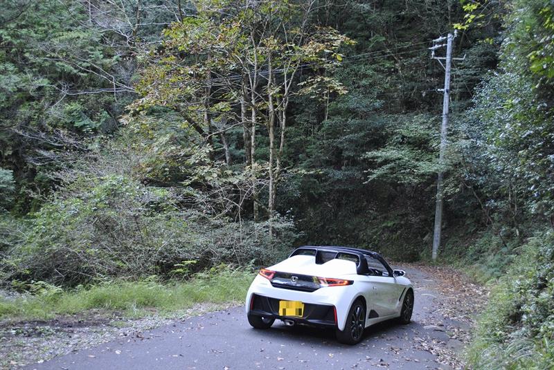 スロバキア製「空飛ぶクルマ」の衝撃映像が公開。都市間有人飛行に初めて成功Business Insider Japan