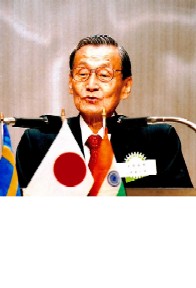 KT🍜 流れるような反転から得点を決めた 碓井聖生が、ラーメン屋のオーナー・ 金森健志に届けるゴールパフォーマンス！🇦🇺アビスパ福岡橋本悠Jリーグ明治安田JリーグDAZN独占 @avispaf_