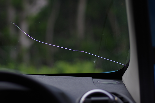 フロントガラス交換 飛び石による交換の自動車保険適用ブログ大阪府東大阪市の自動車ガラス専門店・株式会社水野ガラス