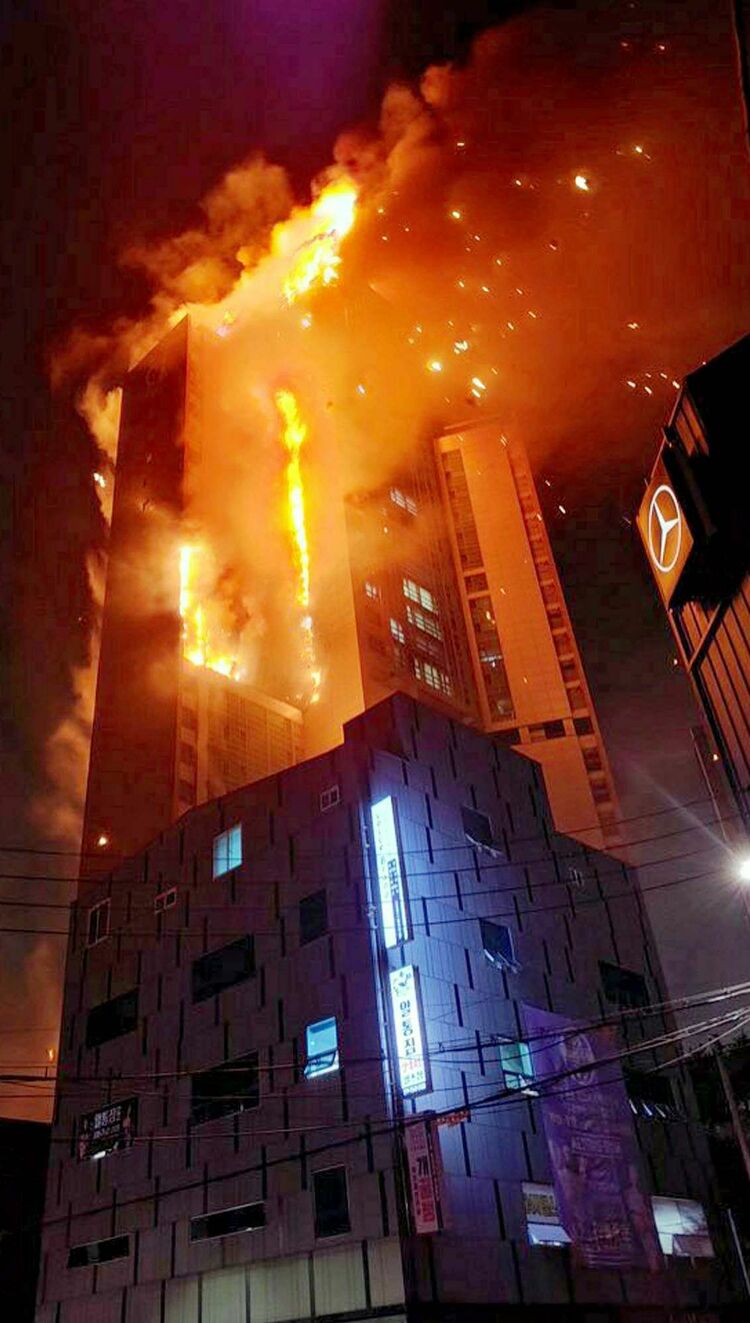 韓国で続出するビルの悲劇「タワマンの床が抜けた」「足で蹴ると壊れるほどの強度」「凍ったコンクリート」「強風に煽られて崩壊」 2ページ目デイリー新潮