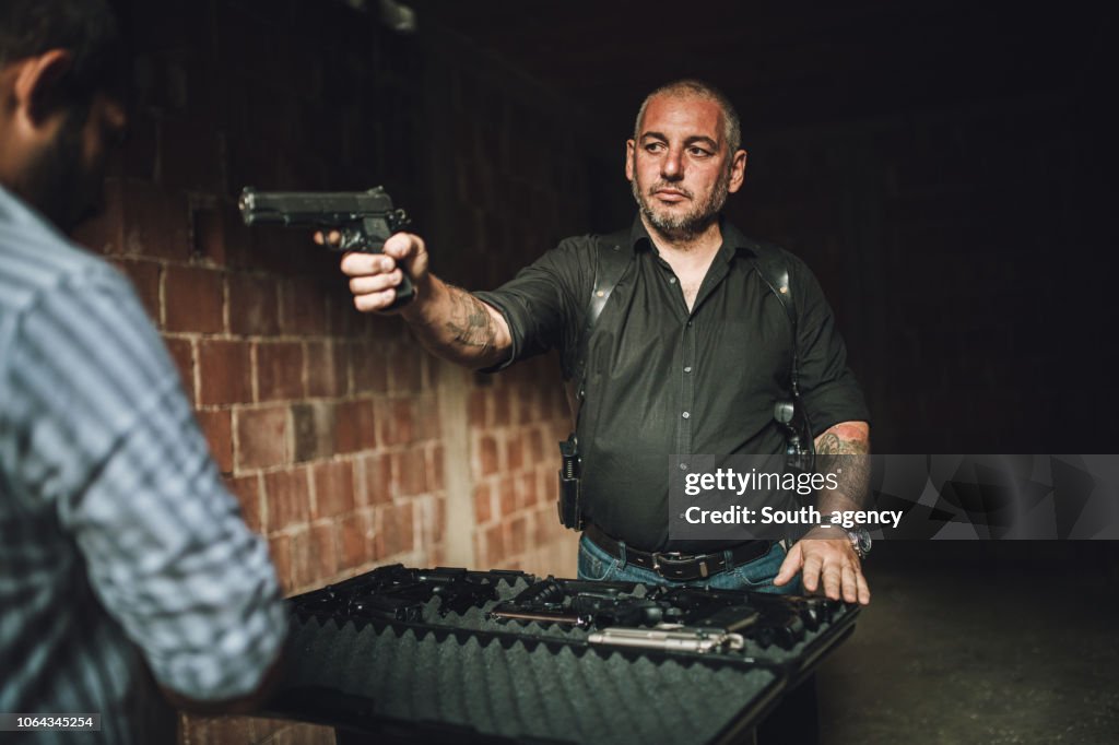 タイ東北部ウボンラチャタニ県でギャングが銃撃戦、３人死亡 ６人重傷日刊タイニュース