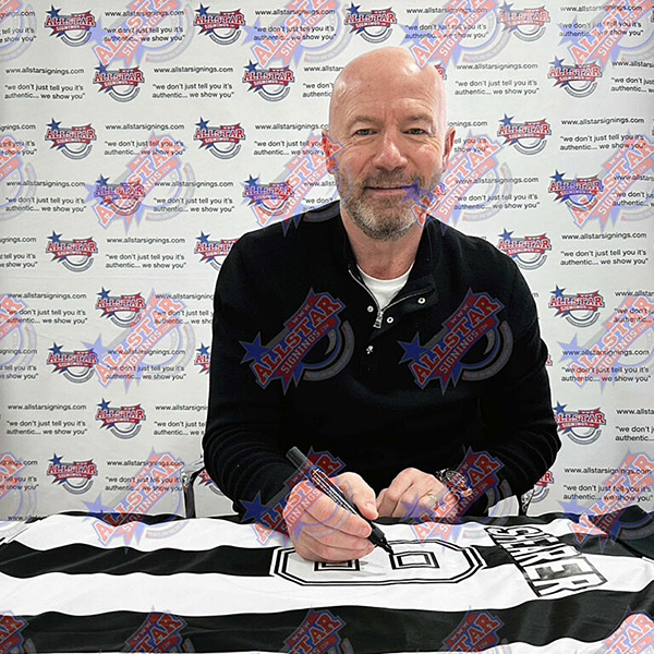 アラン・シアラーのサイン入り 30×20 ニューカッスル・ユナイテッドの写真 - オールスターサイン