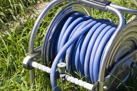 母親ひとり、ホース1本でインテックスフレームプールの水抜き 排水10 - 基本、ママ＋