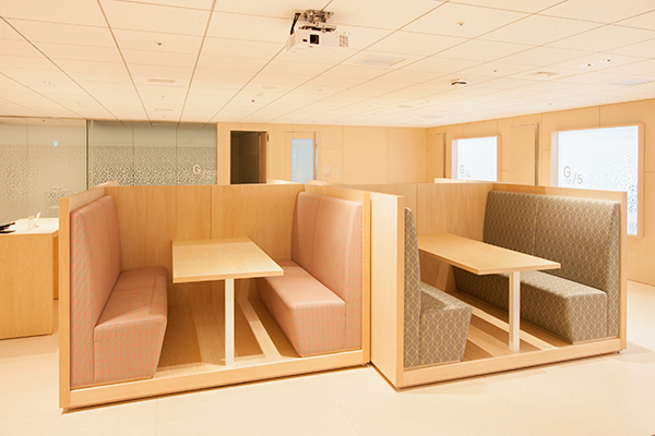 ファミレス席に向いているテーブルの種類とサイズの目安を紹介！株式会社ソーシャルインテリア