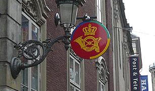 青色郵便ポストは絶滅寸前！世界のポストは赤や緑、黄色もある！インフォグラフィック