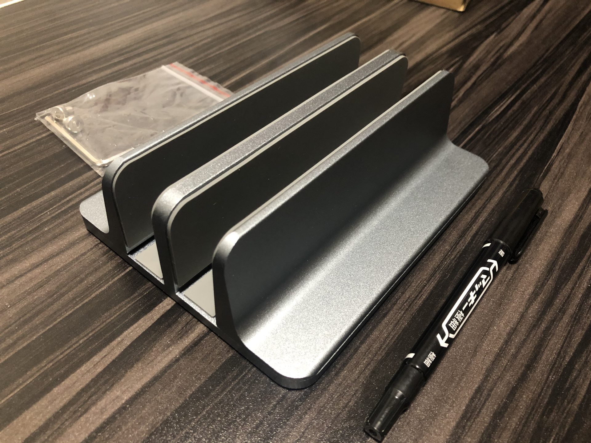 Chamsaler ノートPC収納スタンド 3台縦置き の実機レビューK-Style