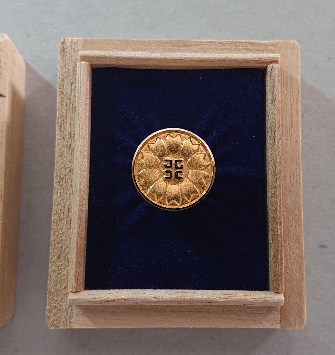 ピンバッジ制作実例：兵庫県行政書士会 行政書士ADRセンター兵庫オリジナルピンバッジ製作 PINS FACTORYピンズファクトリー