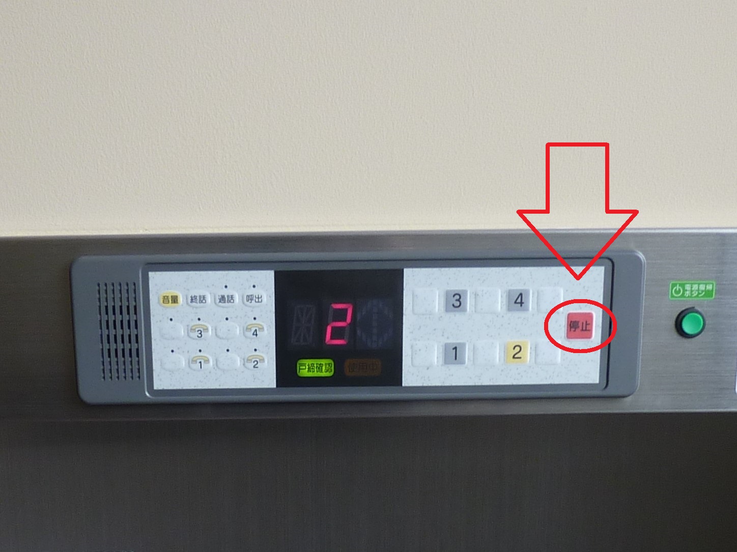 エレベーターの緊急停止ボタンが設置された理由の都市伝説に関する雑学雑学