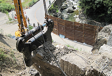 ハンドクラッシャー工法 - 株式会社アクト・ファクトリ