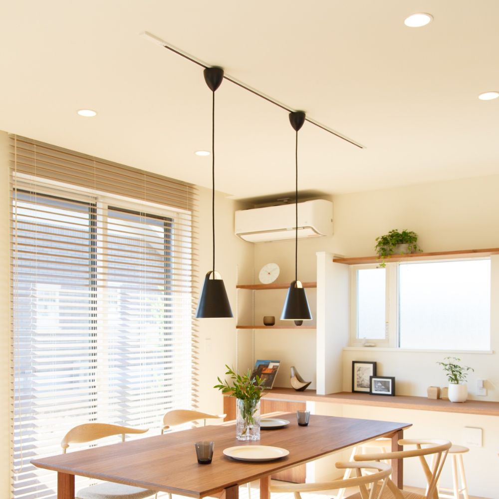 取り付け簡単！ダクトレールで照明をもっとおしゃれに楽しもう。ライティングレールとの違いも解説SUUMOお役立ち情報