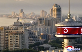 平壌, 北朝鮮の都市の空撮。平壌は朝鮮民主主義人民共和国の首都です。の写真素材・画像素材 Image 44418428