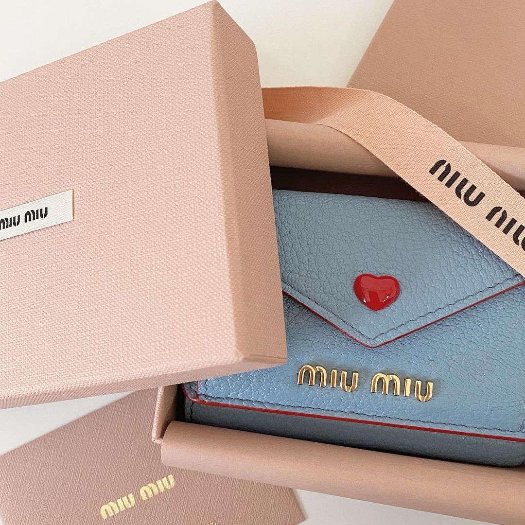 大学生におすすめの財布ブランド21選。メンズ・レディースそれぞれご紹介