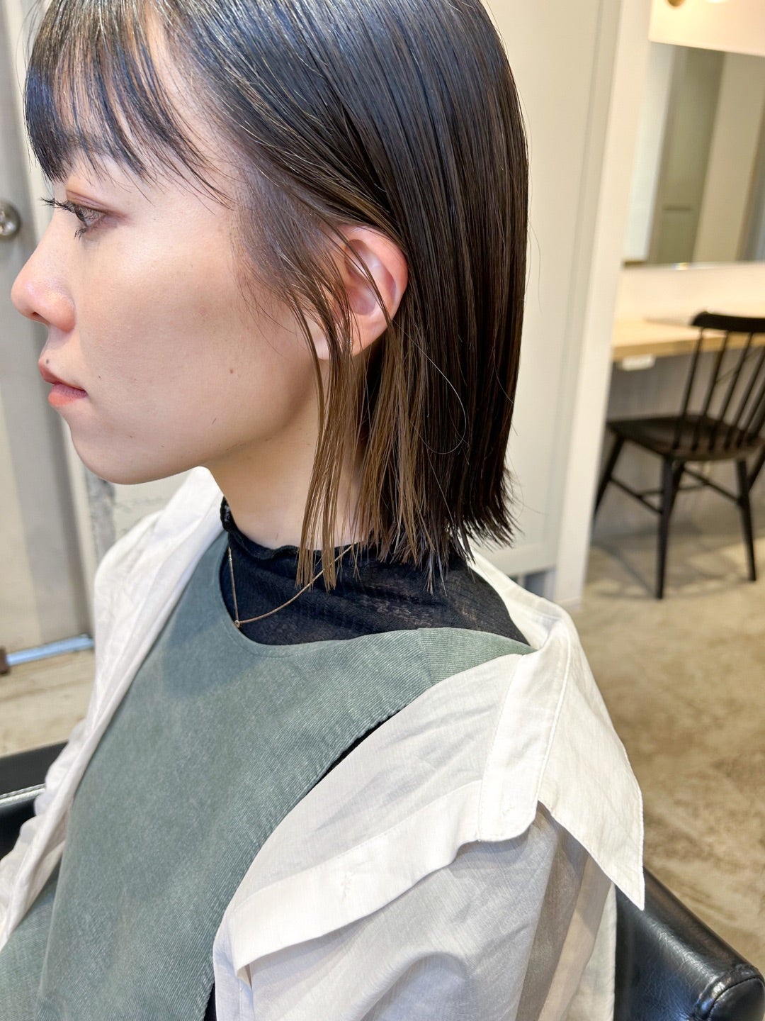 ピンクのインナーカラーをした女性「赤い髪色にしたい」 個性的なイメチェン姿がおしゃれすぎる概要LIMOくらしとお金の経済メディア