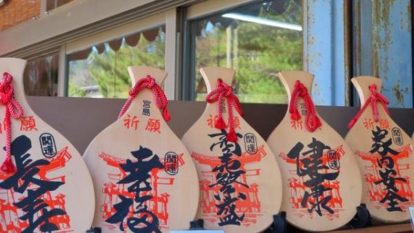 必勝しゃもじ 野党が追及 岸田首相がゼレンスキー大統領に贈呈 - YouTube