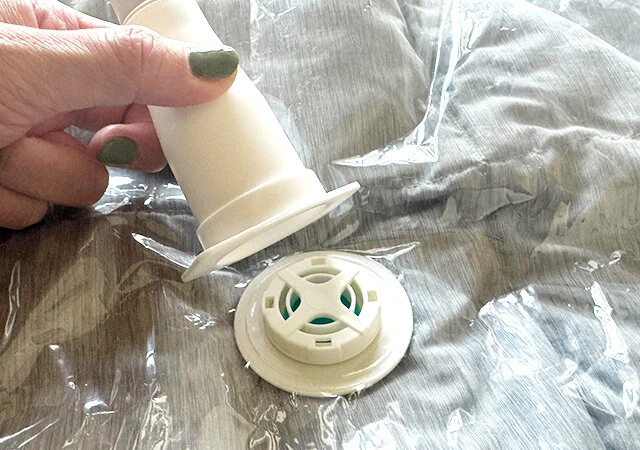 100均 ダイソーの布団圧縮袋 特大 に濡れたテントを収納サーカスTC DXも余裕でスッポリ入る – ろんキャン