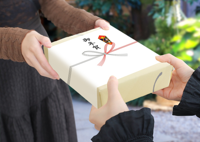 取引先に好印象！年末の挨拶回りでライバルと差がつくビジネス手土産 - ippin イッピン
