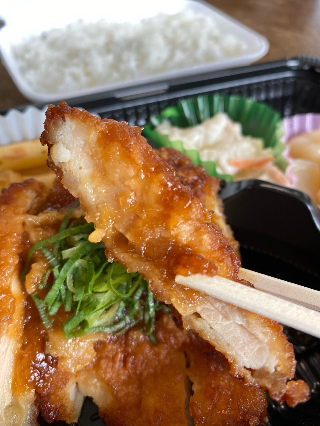 新梅田シティ梅田スカイビル近く路上販売のお弁当屋かみふうせんでワンコイン以下420円のごはん別盛弁当！メインはチキン南蛮