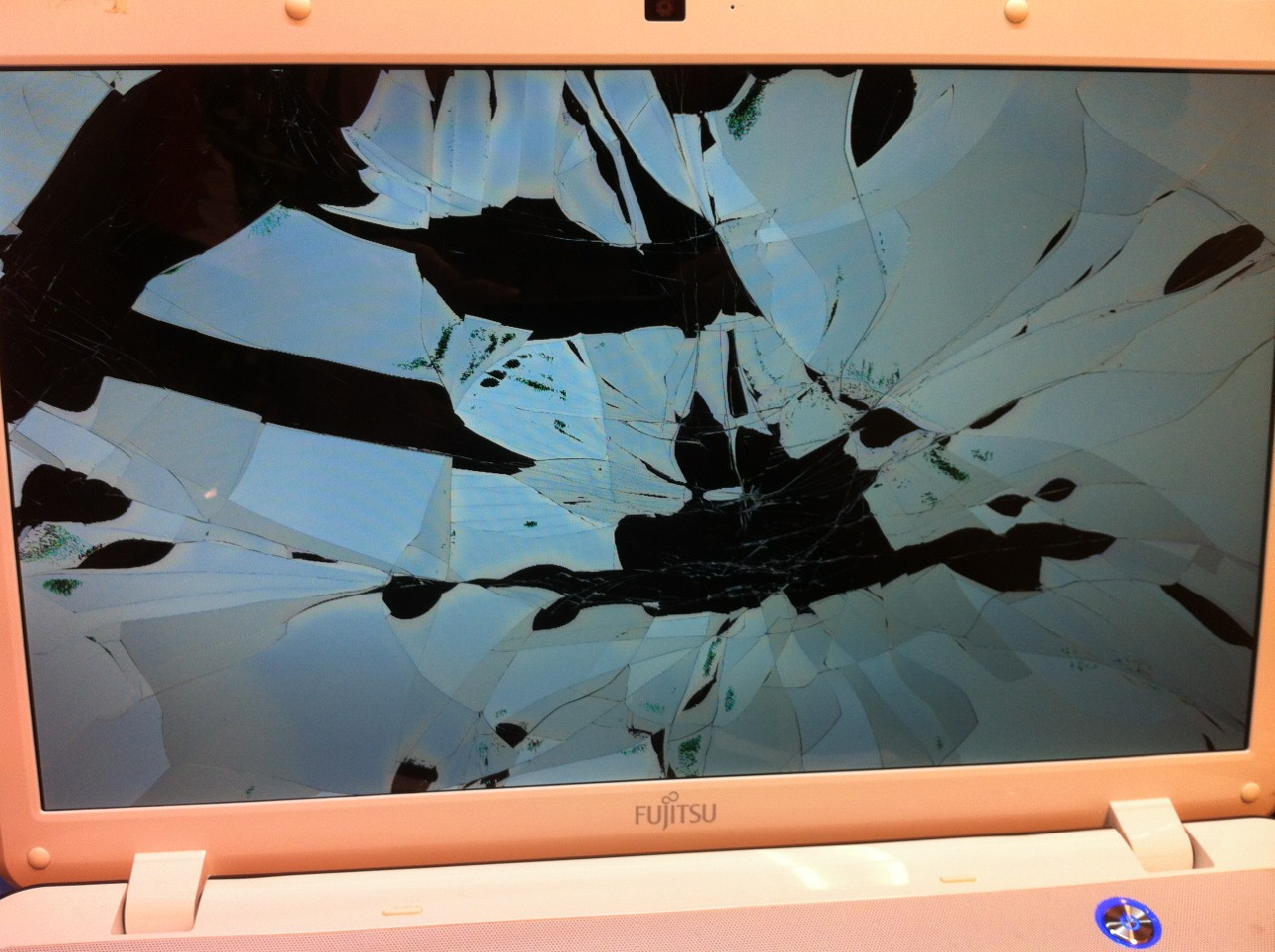 製品を倒したり、物が当たり、映像が正しく表示されない場合 パネル割れ 液晶破損アイ・オー・データ機器 I-O DATA