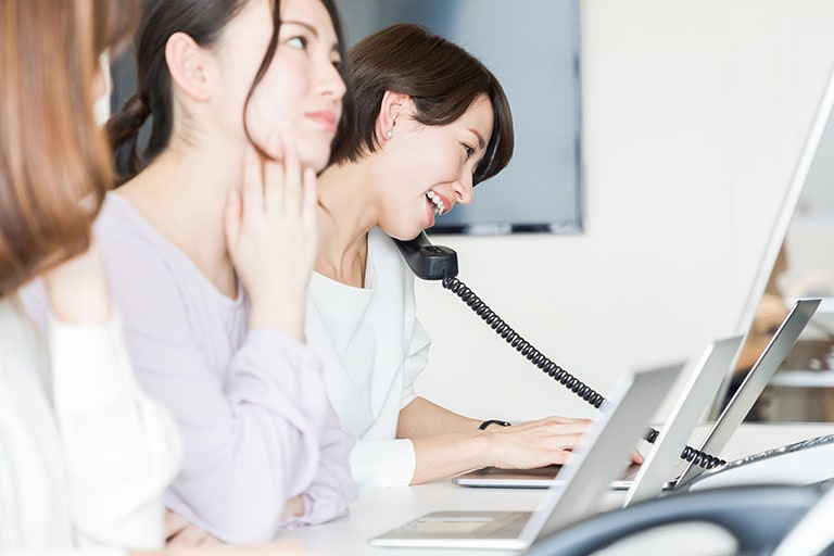 就活中に電話があったときの折り返しマナー！ポイントや例文をご紹介 - ハレダス