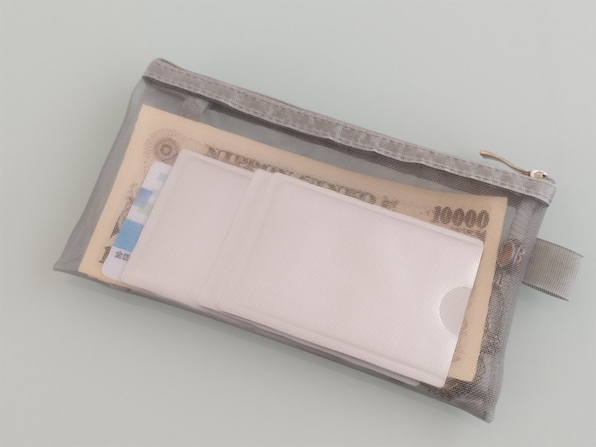 DAISOのレザー調マルチウォレットケースでお札を折らずに収納