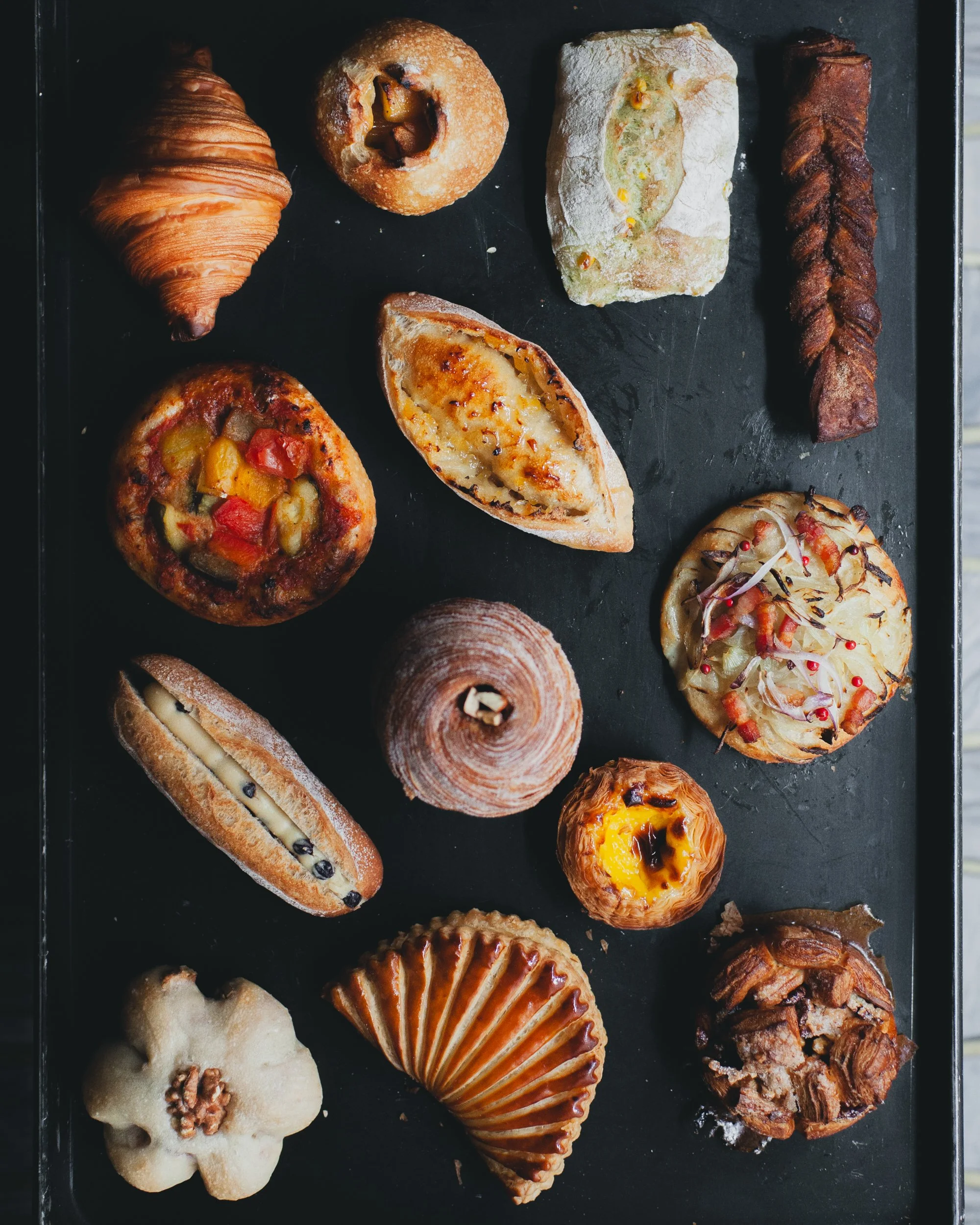 スタッフ募集のお知らせ菓子屋シノノメはただいま販売スタッフを募集しております。お客様とお話したり、お菓子の紹介をしたりと販売の仕事がもちろんメインにはなるけれど お菓子の陳列や包装毎朝の掃除と一日終わりの片付けなど、お店全体にまつわる仕事です