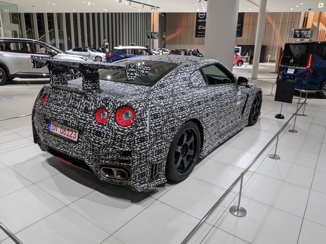 どんどん種類が増える迷彩ラッピング。今回はモノトーンにネオインイエローのカモフラージュが登場 - Life in the FAST LANE