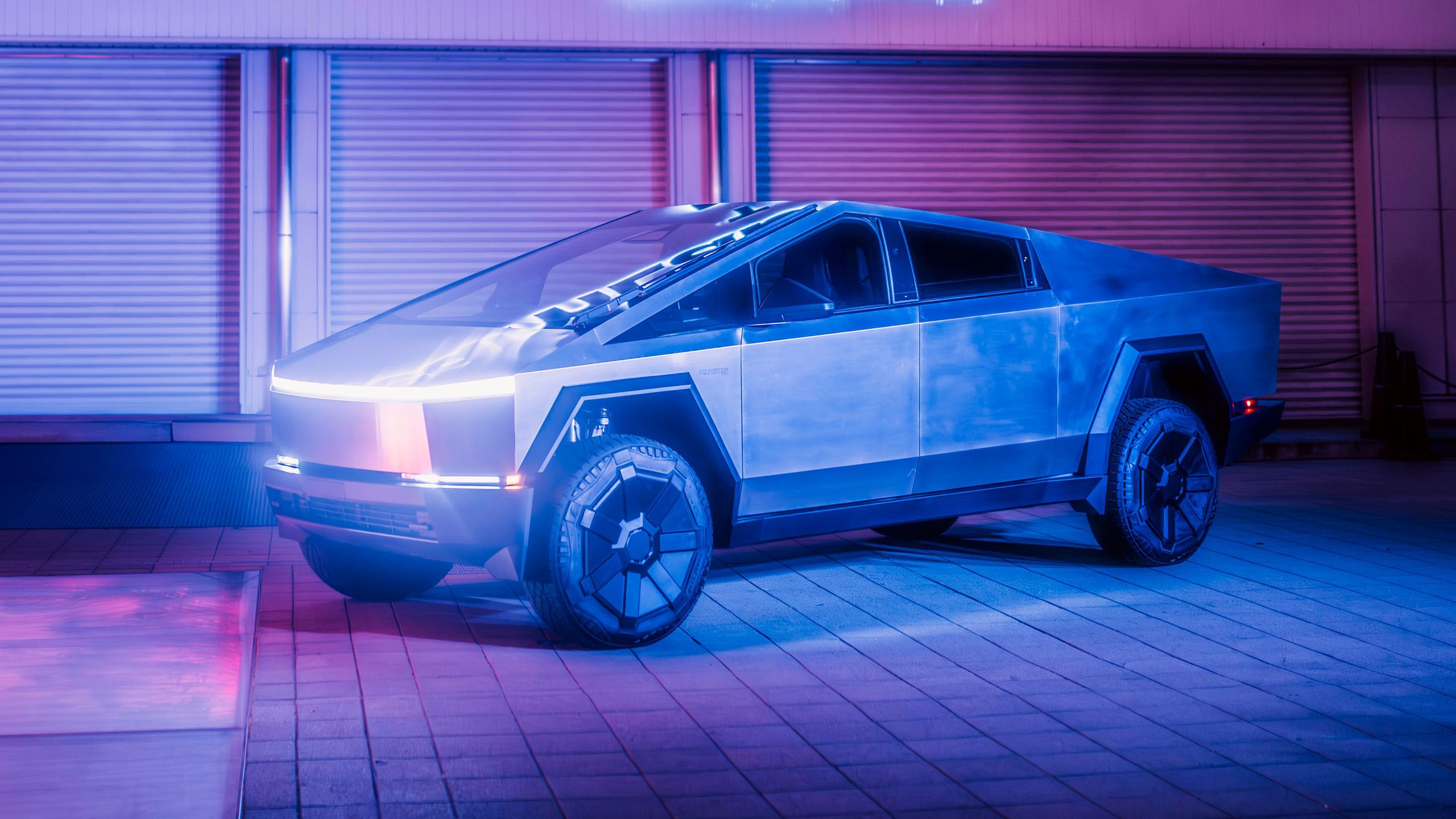 日本初上陸の「TESLA Cybertruck テスラ サイバートラック 」を見てきました！トリニティ