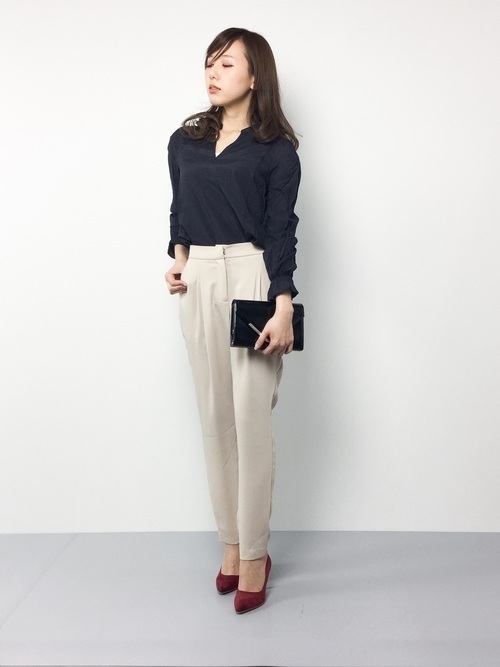 ネイビーシャツをビジネスで着こなすには？マナーや着こなしを徹底解説！ANSWER