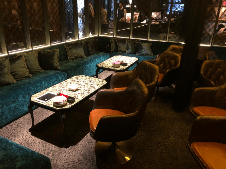 ORIENTAL LOUNGE 町田店 あなたに、ニュースが生まれる場所 ◾︎住所：東京都町田市原町田６丁目７−８ Tip's町田 4階◾︎電話番号：042-860-6142 ◾︎営業時間 日～木 19:00～翌4:00 金・土 18:00～翌5:00 ◾︎定休日：なし 年中無休◼全国36店舗展開 ◼全店公式